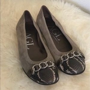 Icon Ballet Flats